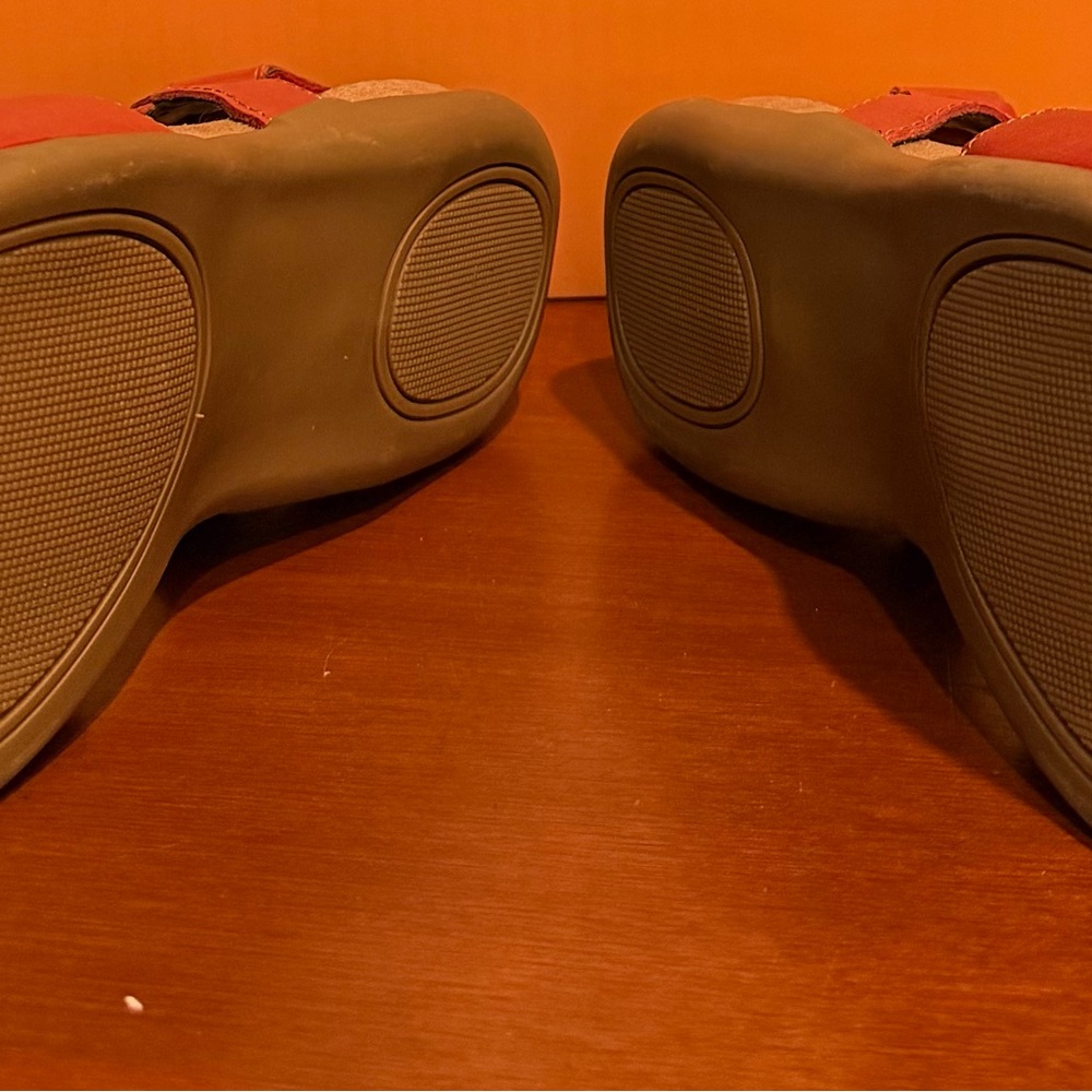 Array Red Women's Sandals - Picture 5 of 7